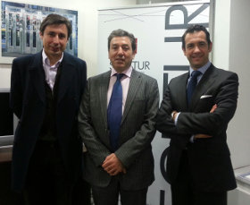 De izquierda a derecha: Francisco Salcedo ,  director de Nuevos Negocios Digitales de Telefónica; Valentín González, director Comercial de Grandes Clientes de Telefónica España y el presidente de SEGITTUR, Antonio López de Ávila.