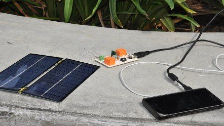 Alumnos del IPN crean un cargador solar para móviles